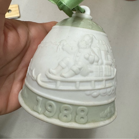 Lladro Christmas Bell Ornament 1988 Vintage White & Green Signed - Picture 7 of 12